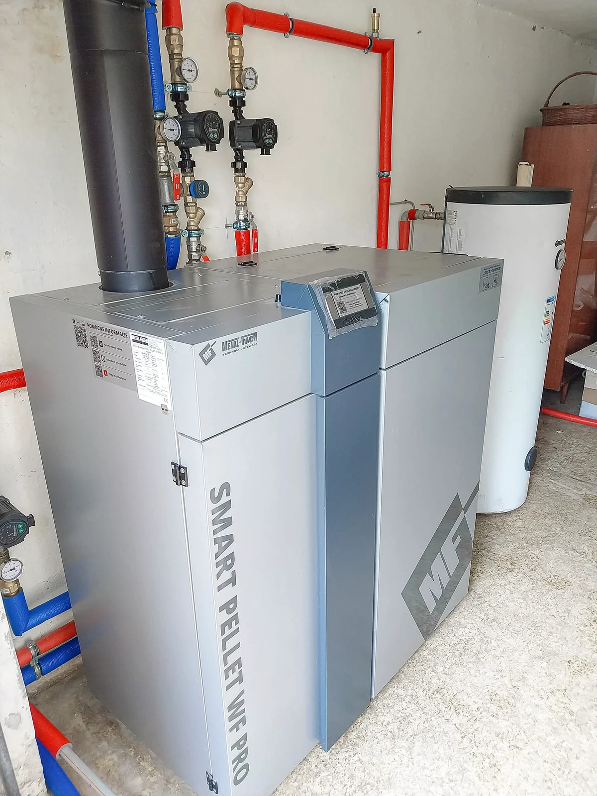 Kotły na pellet z instalacją CO i przyłączami wod-kan